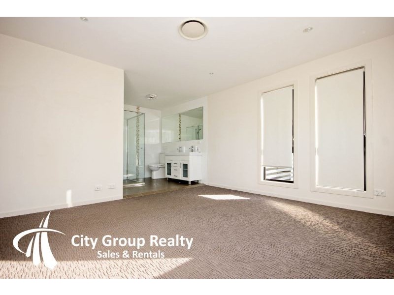 153 K P Mcgrath Drive, Elanora QLD 4221