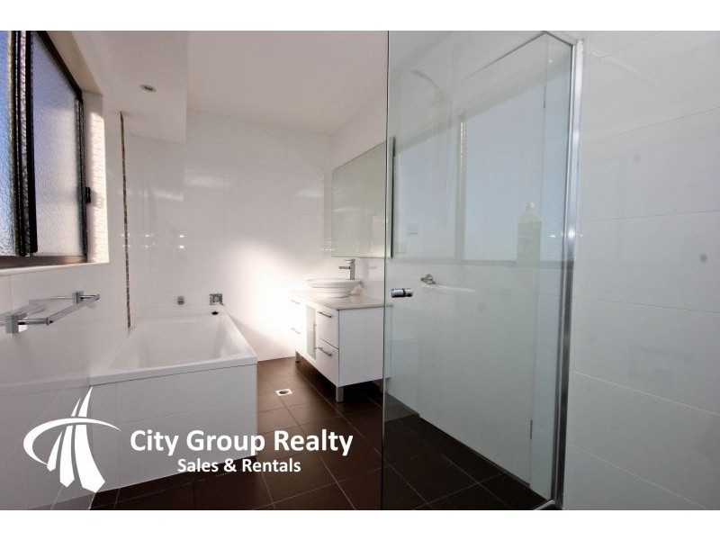 153 K P Mcgrath Drive, Elanora QLD 4221