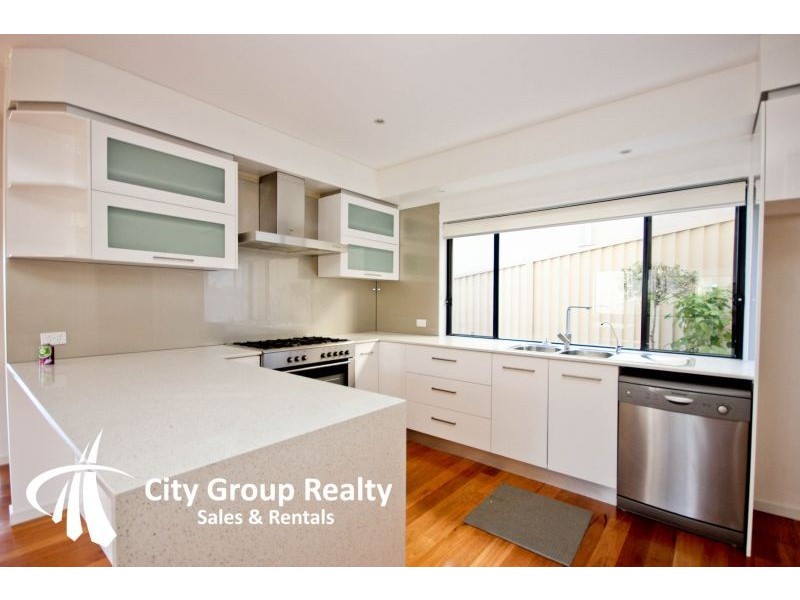 153 K P Mcgrath Drive, Elanora QLD 4221