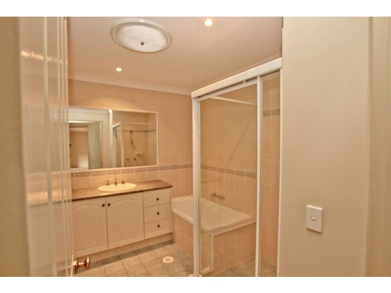2/1 Eugenia Circuit, Robina QLD 4226