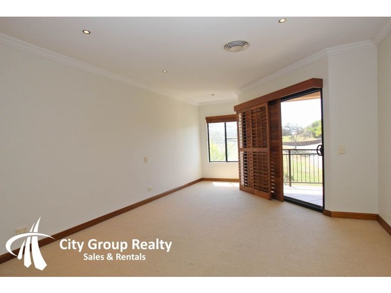 3 Brakes Crescent, Miami QLD 4220