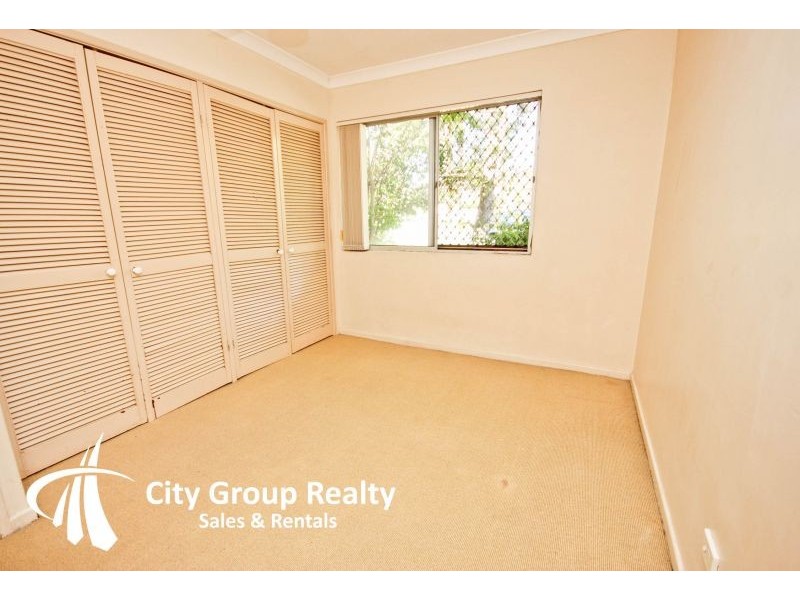 1 Cooleroo Crescent, Southport QLD 4215