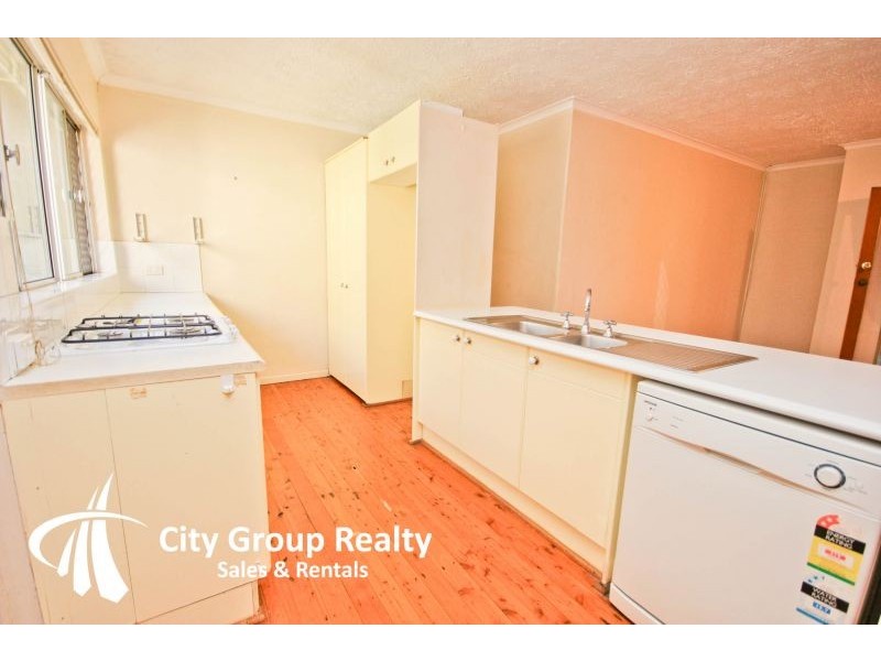 1 Cooleroo Crescent, Southport QLD 4215
