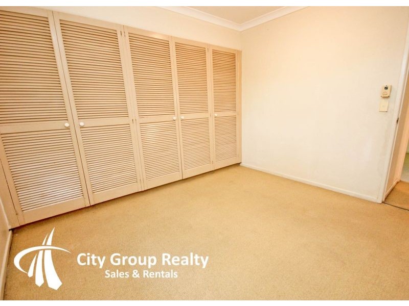 1 Cooleroo Crescent, Southport QLD 4215