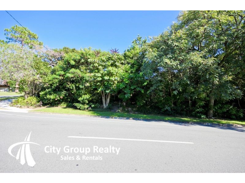 1 Cooleroo Crescent, Southport QLD 4215