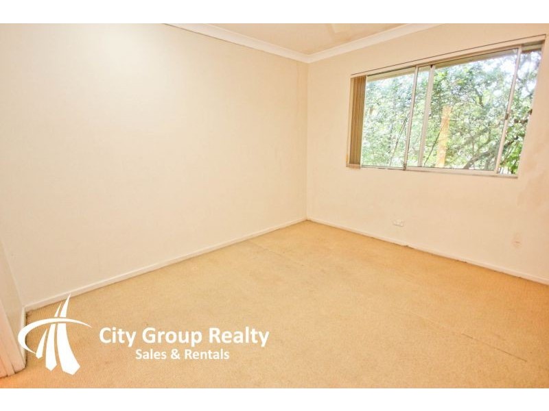 1 Cooleroo Crescent, Southport QLD 4215