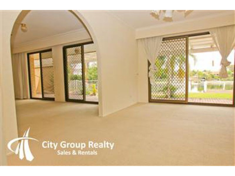 4 Cocos Crescent, Broadbeach Waters QLD 4218