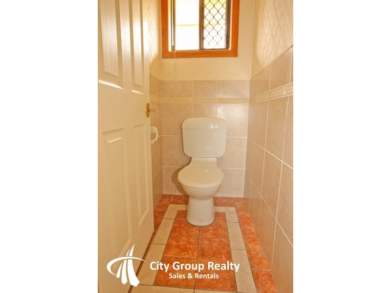 4 Cocos Crescent, Broadbeach Waters QLD 4218