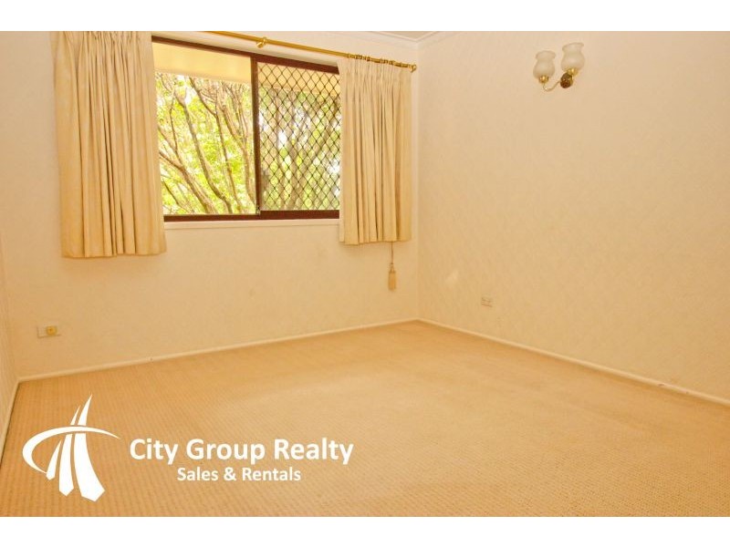 4 Cocos Crescent, Broadbeach Waters QLD 4218