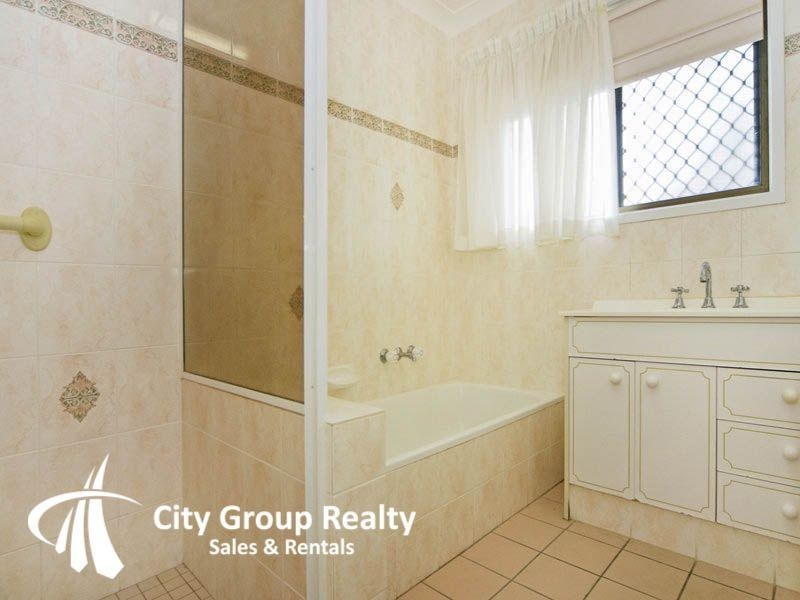 31 Manakin Avenue, Burleigh Waters QLD 4220