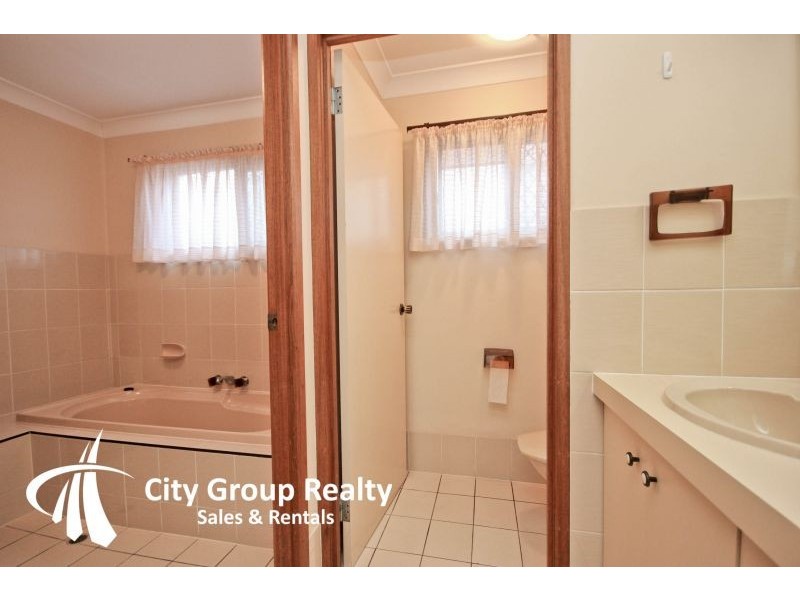 8 Wistaria Avenue, Southport QLD 4215