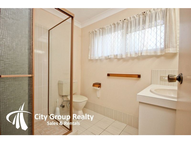 8 Wistaria Avenue, Southport QLD 4215