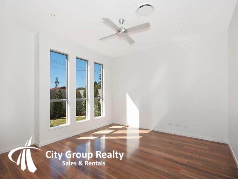 74 Gibraltar Drive, Isle Of Capri QLD 4217