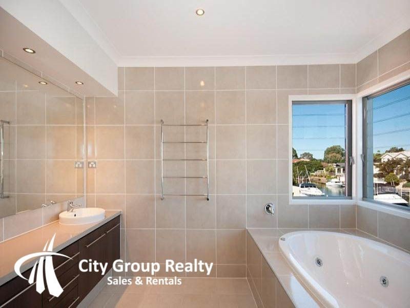 74 Gibraltar Drive, Isle Of Capri QLD 4217