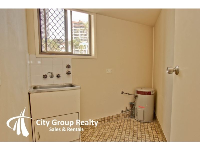 4/8 Queensland Avenue, Broadbeach QLD 4218