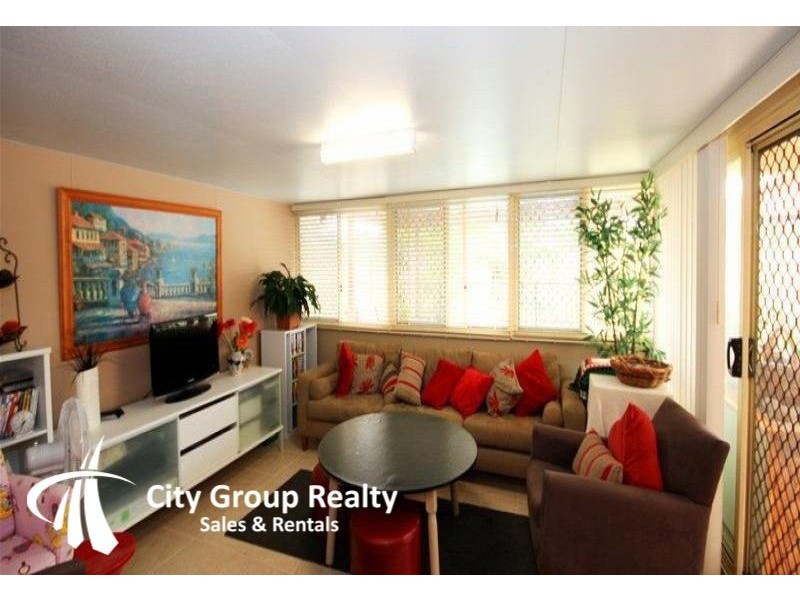 2/10 Pheasant Court, Miami QLD 4220