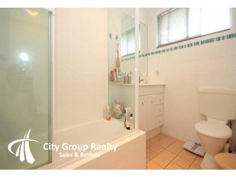 2/10 Pheasant Court, Miami QLD 4220