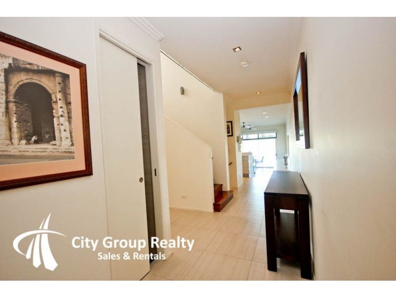 1/287 Stanhill Drive, Chevron Island QLD 4217