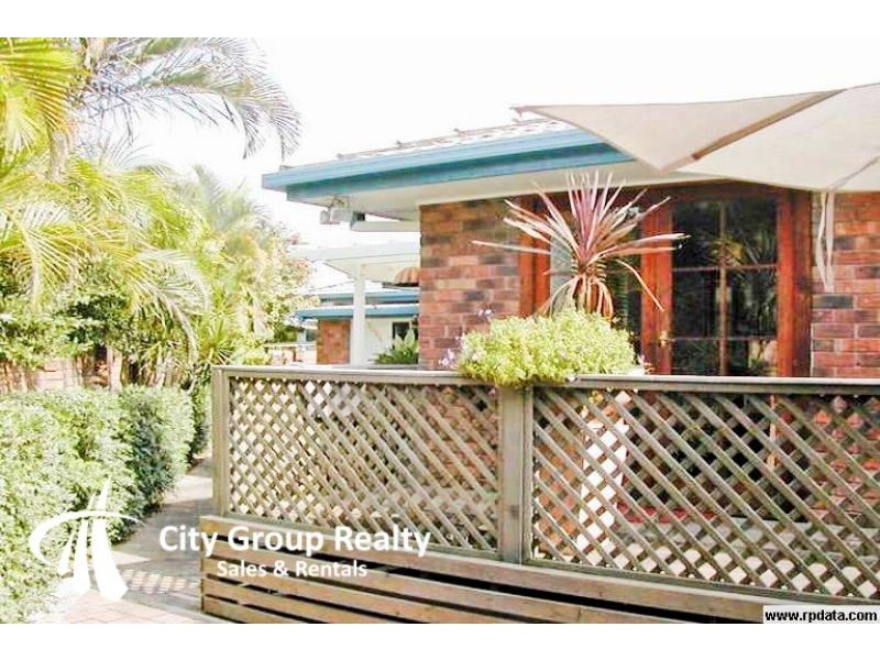 32 Ilkinia Avenue, Broadbeach Waters QLD 4218