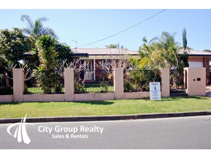 32 Ilkinia Avenue, Broadbeach Waters QLD 4218