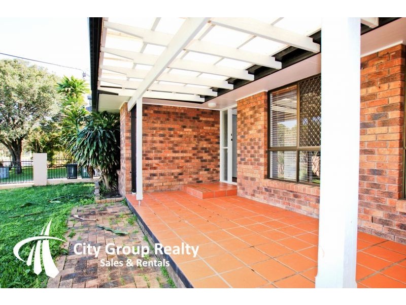 32 Ilkinia Avenue, Broadbeach Waters QLD 4218