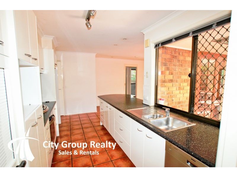 32 Ilkinia Avenue, Broadbeach Waters QLD 4218