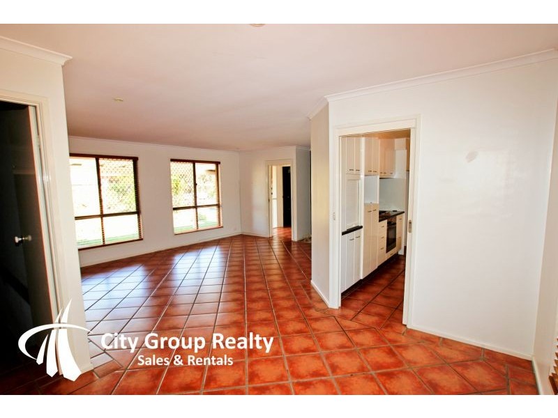 32 Ilkinia Avenue, Broadbeach Waters QLD 4218