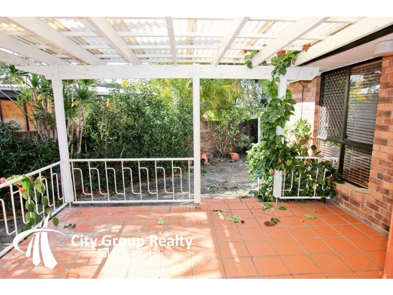 32 Ilkinia Avenue, Broadbeach Waters QLD 4218