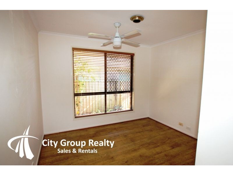 32 Ilkinia Avenue, Broadbeach Waters QLD 4218