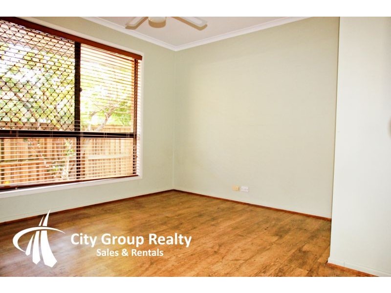 32 Ilkinia Avenue, Broadbeach Waters QLD 4218