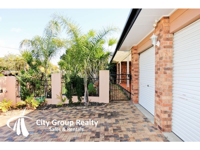 32 Ilkinia Avenue, Broadbeach Waters QLD 4218