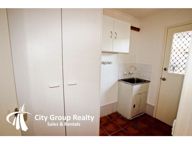 32 Ilkinia Avenue, Broadbeach Waters QLD 4218