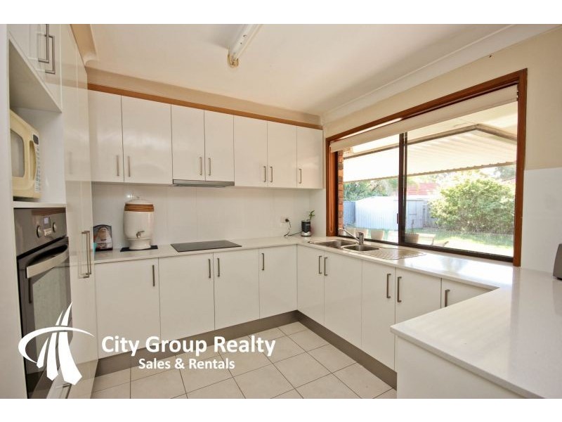 18 Redleaf Court, Burleigh Waters QLD 4220