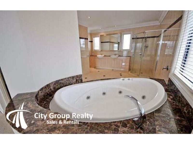 121 Edinburgh Road, Benowa QLD 4217