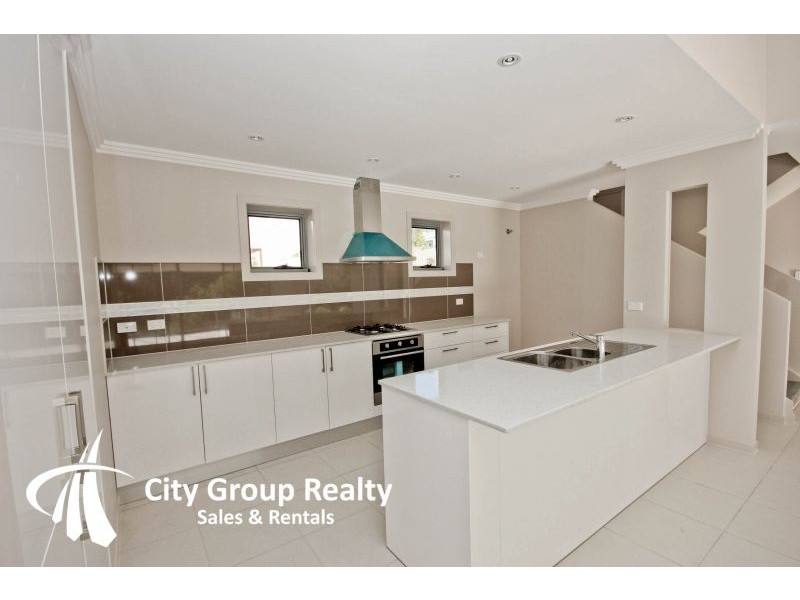 37 Diamantina Cct, Pacific Pines QLD 4211