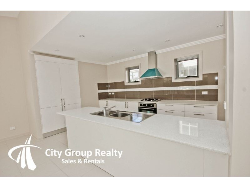 37 Diamantina Cct, Pacific Pines QLD 4211