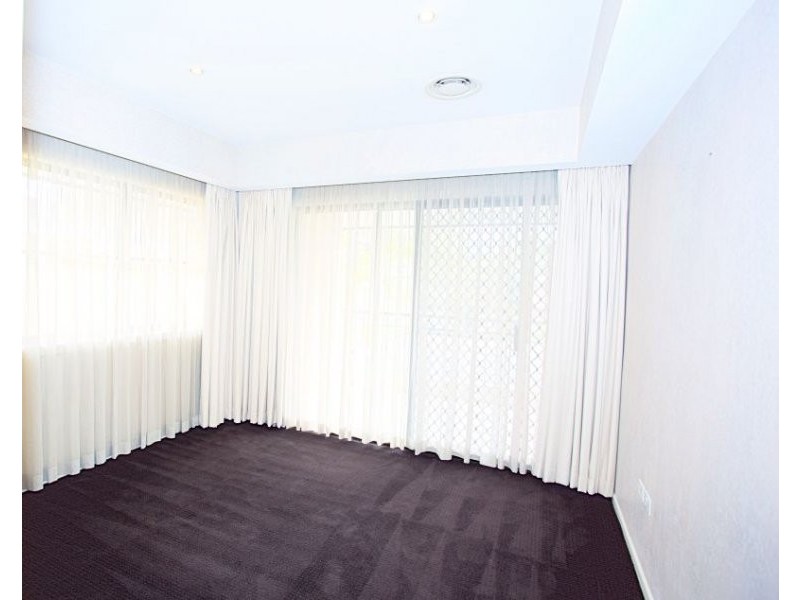 21 Tarcoola Crs, Chevron Island QLD 4217