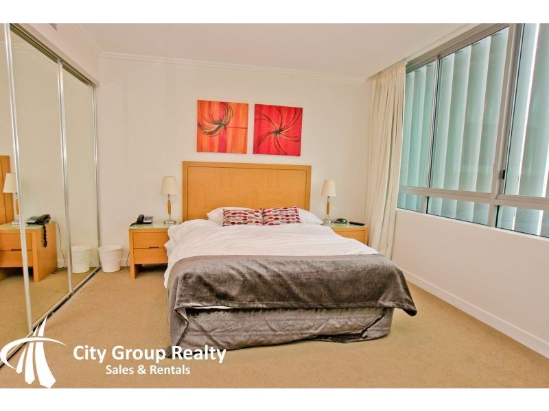 2207/33 T E Peter,s Drive, Broadbeach Waters QLD 4218