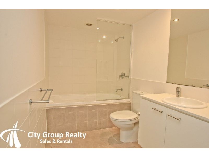 2207/33 T E Peter,s Drive, Broadbeach Waters QLD 4218