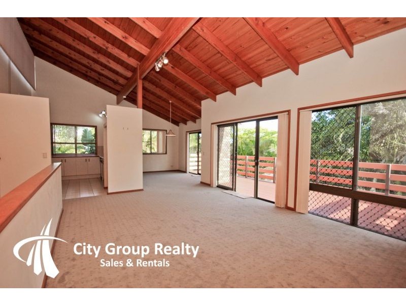 8 Wistaria Avenue, Southport QLD 4215