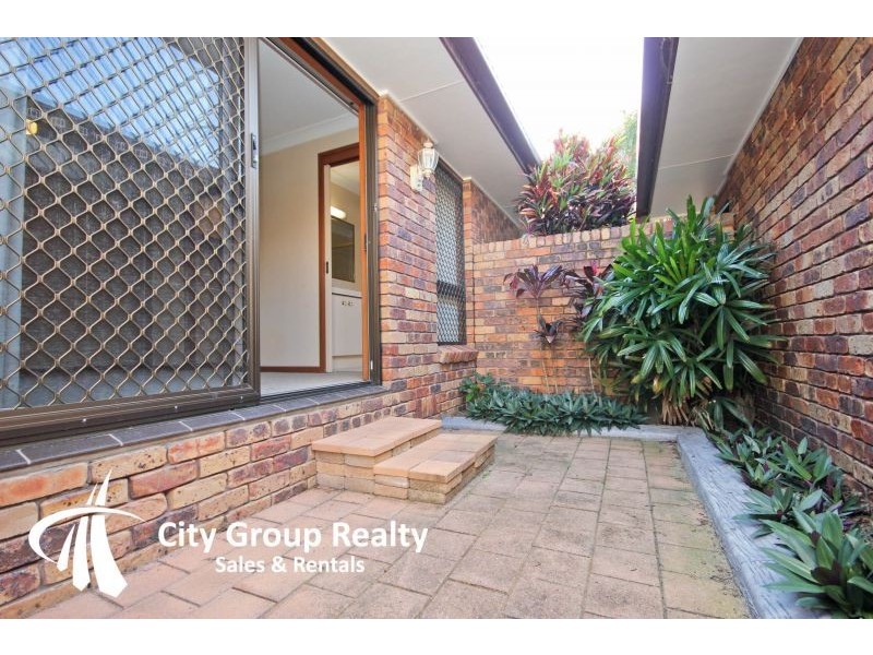 8 Wistaria Avenue, Southport QLD 4215