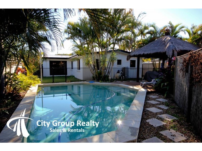 32 Poinciana Blvd, Broadbeach Waters QLD 4218