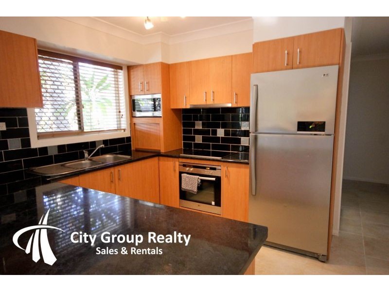 32 Poinciana Blvd, Broadbeach Waters QLD 4218