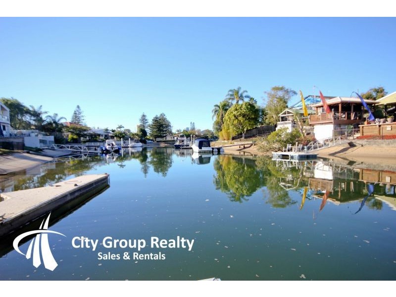 32 Poinciana Blvd, Broadbeach Waters QLD 4218