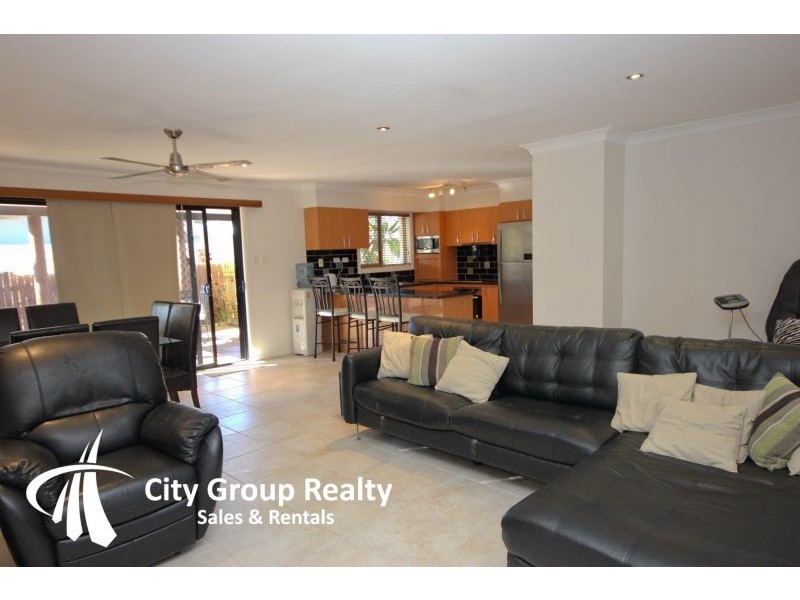 32 Poinciana Blvd, Broadbeach Waters QLD 4218