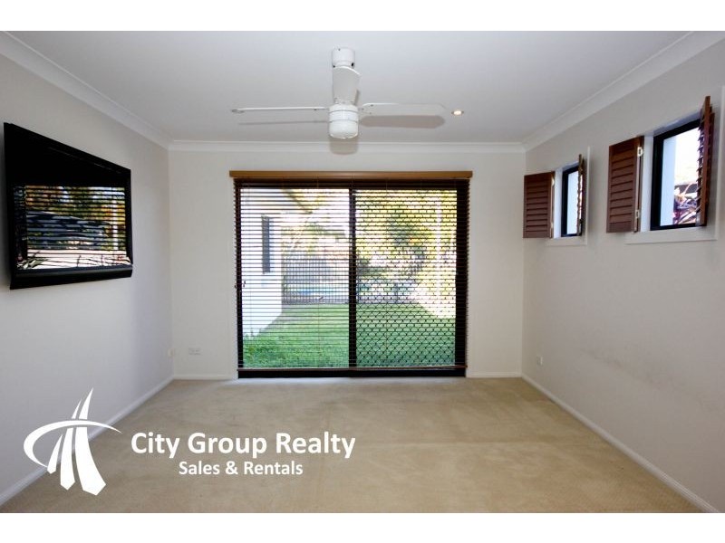 32 Poinciana Blvd, Broadbeach Waters QLD 4218