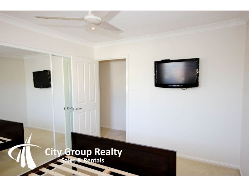 32 Poinciana Blvd, Broadbeach Waters QLD 4218