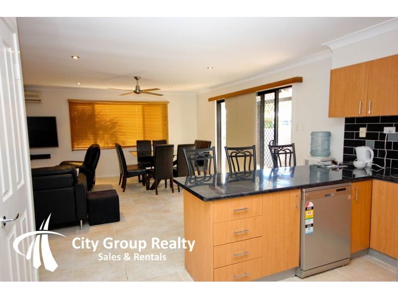 32 Poinciana Blvd, Broadbeach Waters QLD 4218