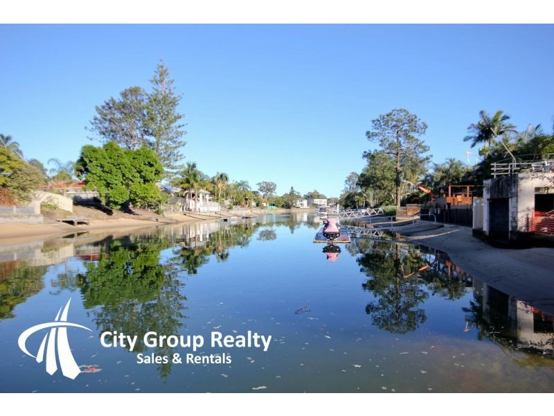 32 Poinciana Blvd, Broadbeach Waters QLD 4218