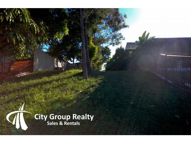 32 Poinciana Blvd, Broadbeach Waters QLD 4218